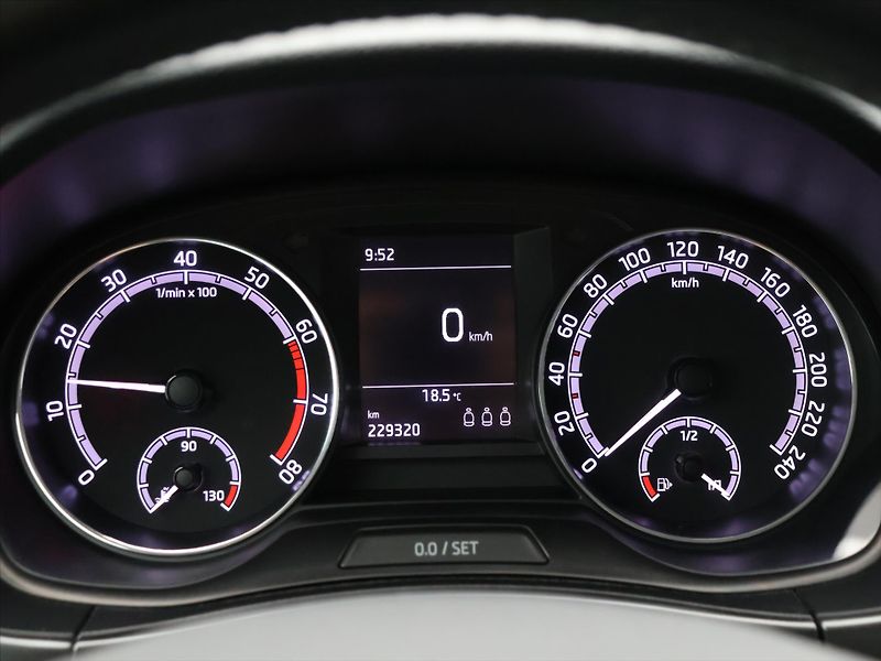 Škoda Fabia 1,0 TSI 81kW Style LED CZ DPH - fotka 14 z 28