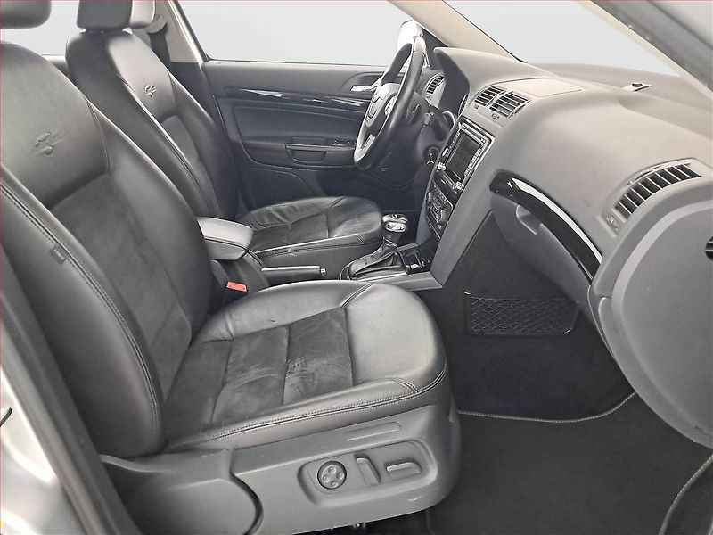 Škoda Octavia (2012) Laurin&Klement 2.0 TDI - fotka 9 z 23