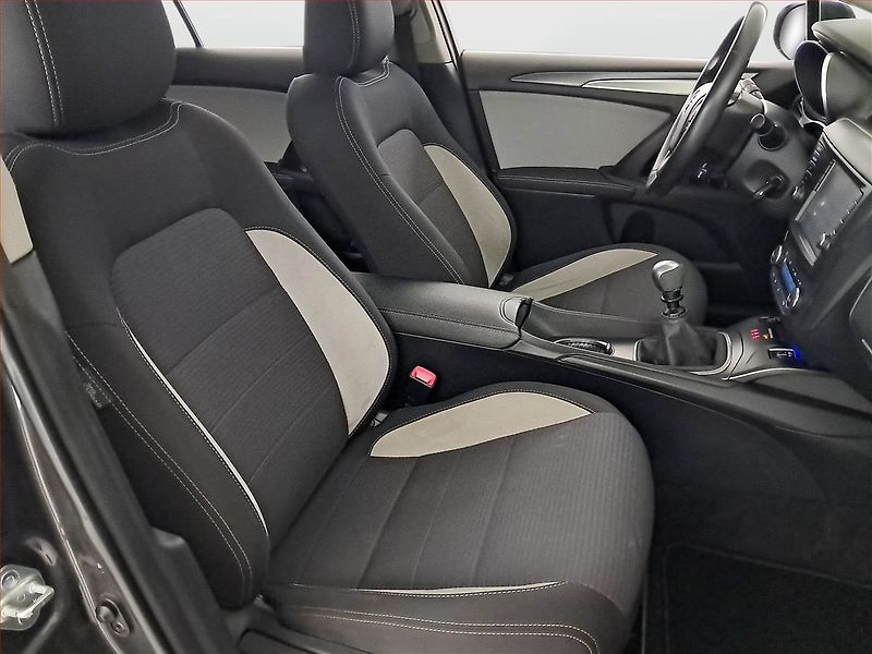 Toyota Avensis (2016) 2.0 D-4D, Navi, Tempomat - fotka 9 z 20