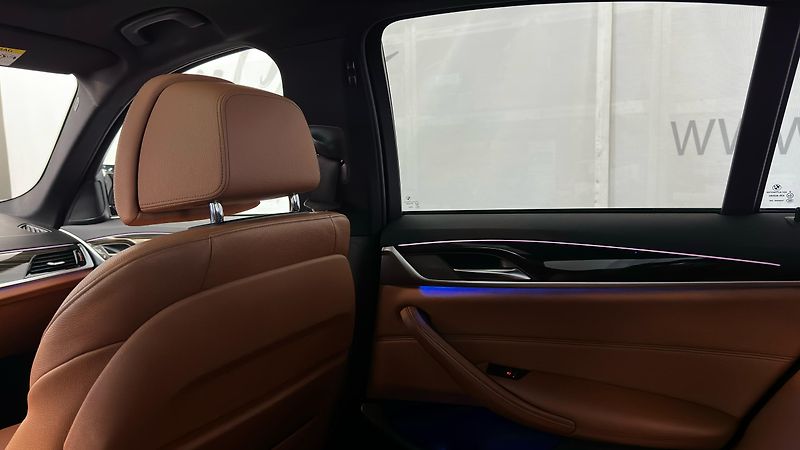 BMW Řada 5 XDIRVE/SPORT LINE/2 SADY GUM - fotka 26 z 55