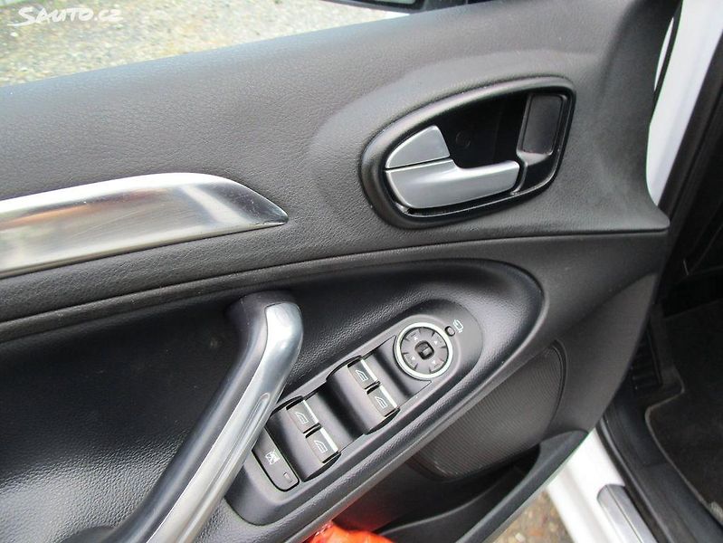 Ford S-MAX (2009) 2,0TDci-103KW-AUTOMAT - fotka 14 z 17