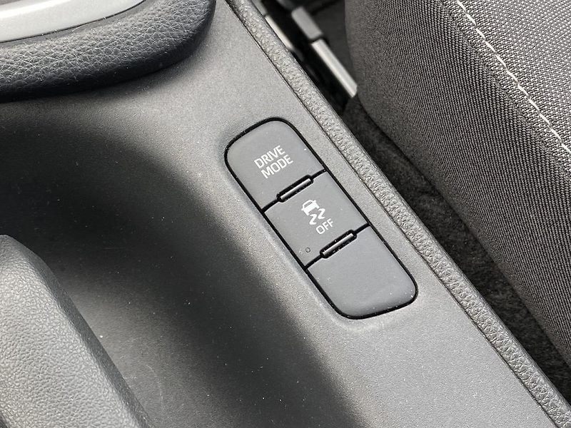 Toyota Yaris 1.5i, ČR-1m, Comfort, automat - fotka 25 z 29