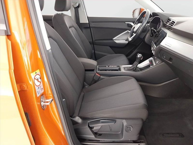 Audi Q3 (2020) basis 35 TFSI - fotka 9 z 26