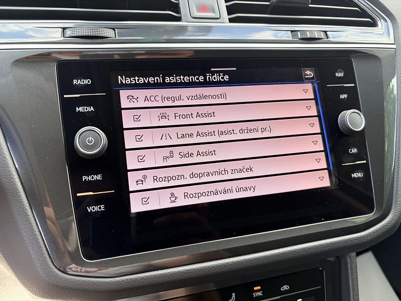 Volkswagen Tiguan 1.4TSI eHYBRID DSG REZERVACE - fotka 56 z 67