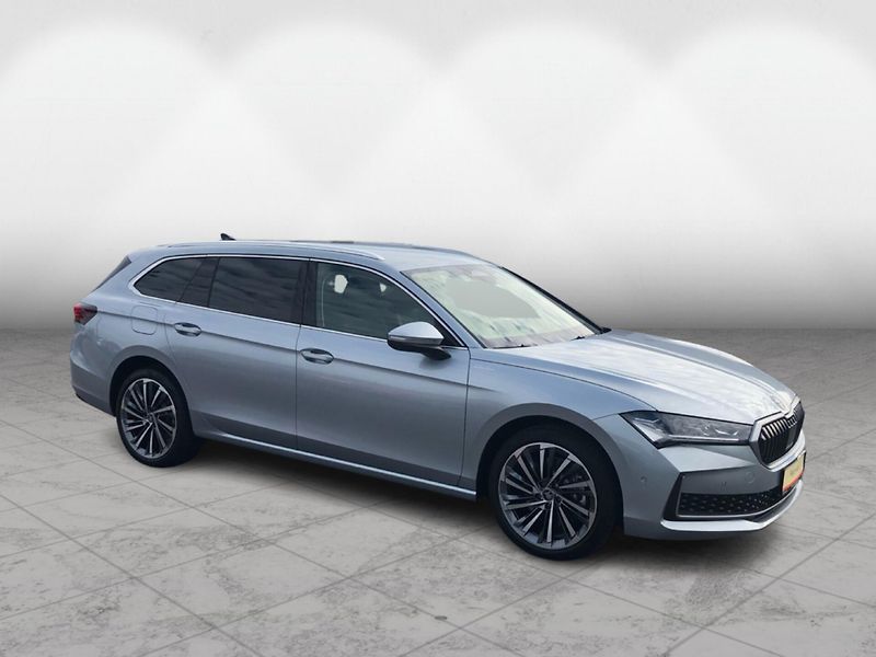 Škoda Superb Combi - fotka 6 z 30