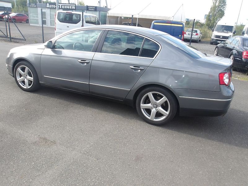 Volkswagen Passat 2,0FSi - fotka 12 z 42