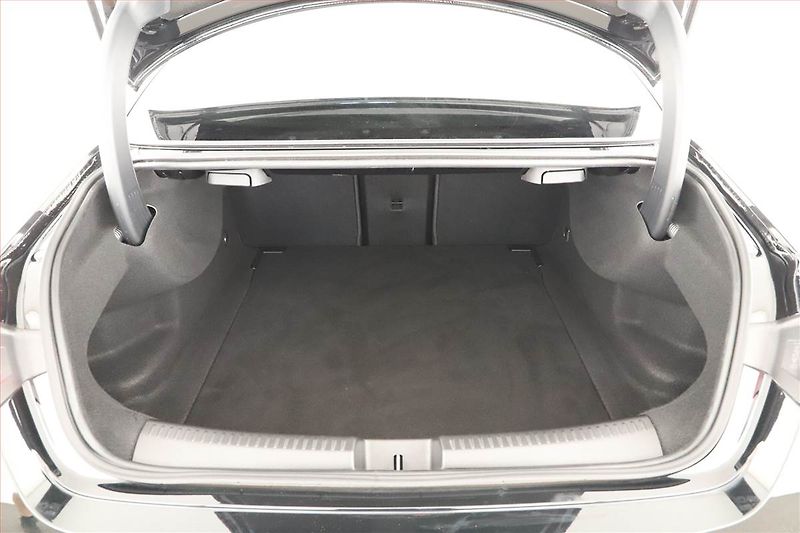 Mercedes-Benz CLA (2024) 200 - fotka 19 z 20