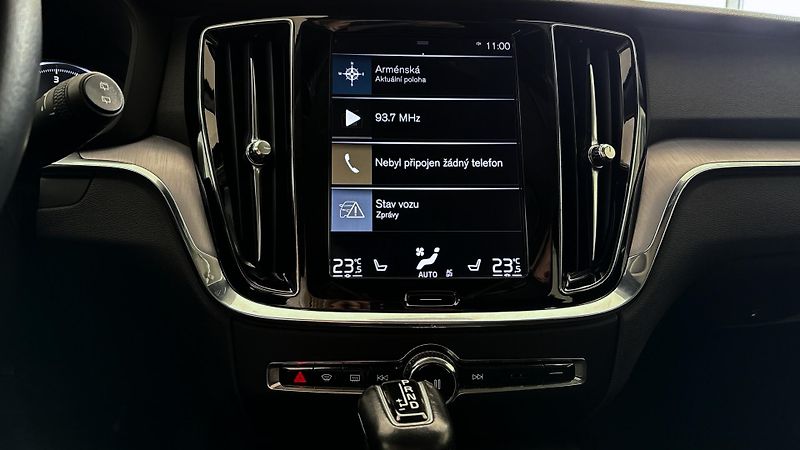 Volvo V60 (2018) D4 MOMENTUM + EL. TAŽNÉ - fotka 13 z 33