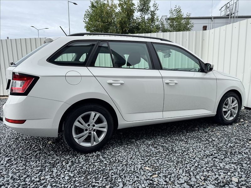 Škoda Fabia 1,0 TSI DPH tažné 1.maj. ČR - fotka 17 z 50