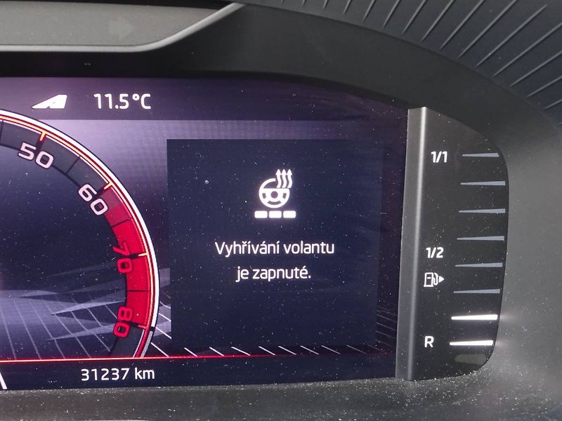 Škoda Karoq (2023) Sportline 1.5 TSI 110kW DSG - fotka 22 z 29