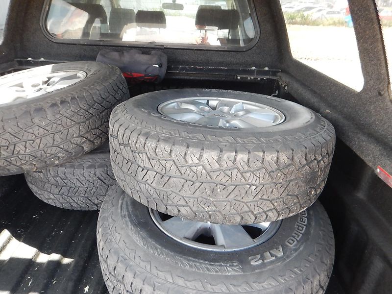 Toyota Hilux 3.0 D-4D, 4x4, AUTOMAT, TAŽNÉ - fotka 16 z 26