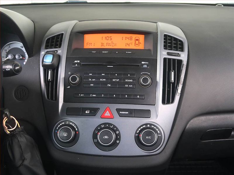 Kia Ceed (2008) 1.4 CVVT, po STK, dobrý stav - fotka 12 z 14