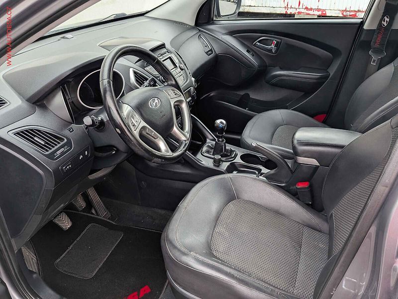 Hyundai ix35 (2012) 1.6GDi, ČR, AC, TZ, park - fotka 9 z 16