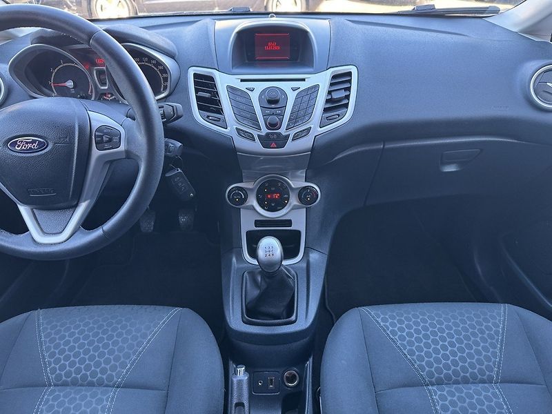 Ford Fiesta (2011) 1.6i Titanium Digi Klima WP - fotka 9 z 50