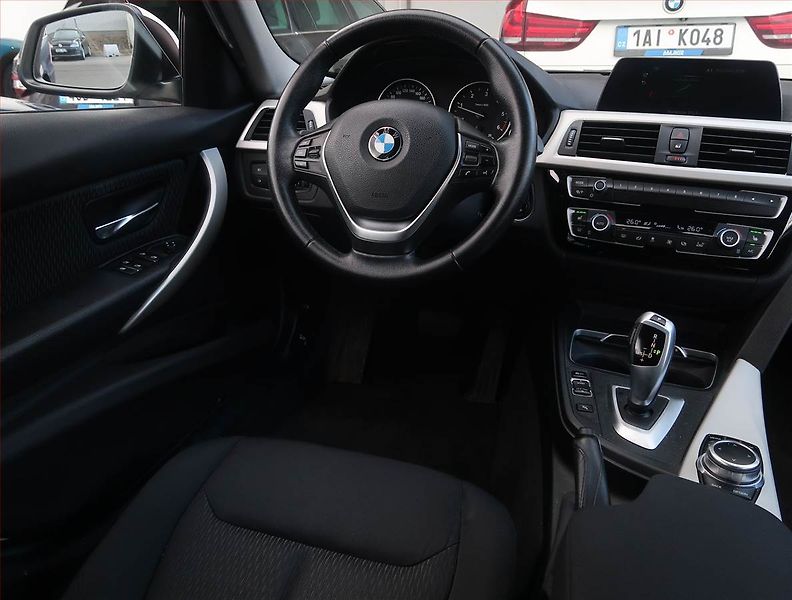 BMW Řada 3 (2018) 318 d, Automat, Serv.kniha - fotka 7 z 16