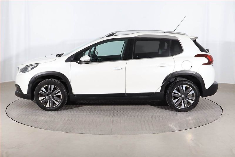 Peugeot 2008 (2018) 1.2 PureTech, Automat - fotka 3 z 25