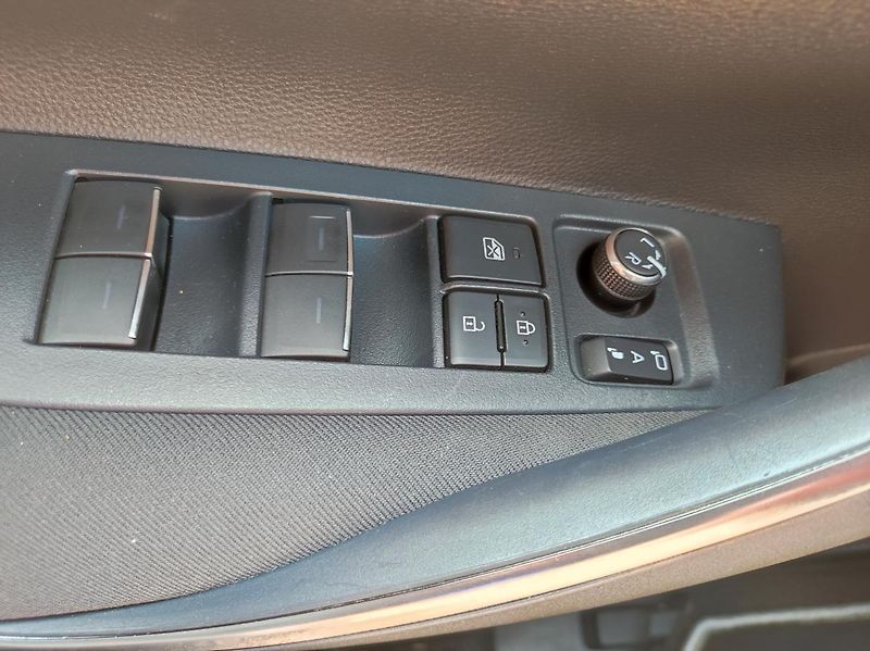 Toyota Corolla (2020) 1.8  HYBRID 1.maj - fotka 24 z 25