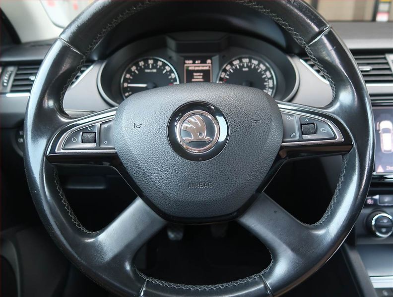 Škoda Octavia (2014) 1.6 TDI, Navi, Xenony - fotka 16 z 19
