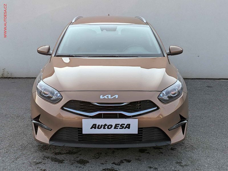 Kia Ceed (2022) 1.5T-GDi, 1.maj,ČR, AC - fotka 2 z 14