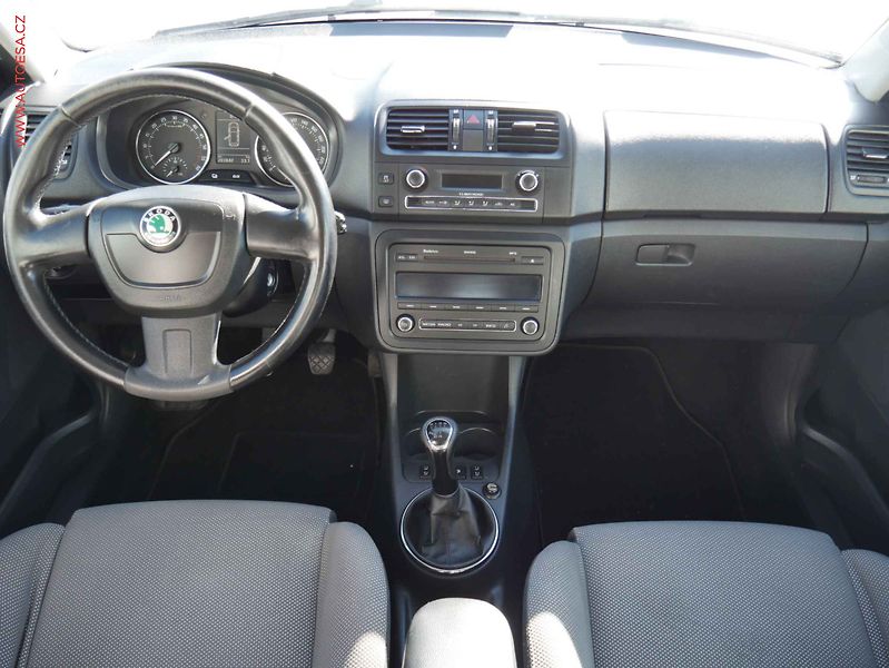 Škoda Fabia (2010) 1.6 TDi, ČR, autoAC - fotka 8 z 20