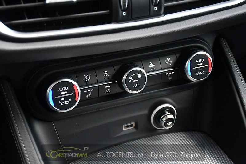 Alfa Romeo Stelvio 2,2D 154kW VELOCE AT8-Q4  - fotka 32 z 53