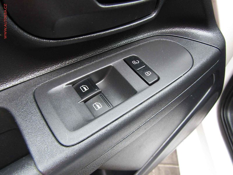 Volkswagen up! (2015) 1.0 MPi, ČR, AC - fotka 11 z 16