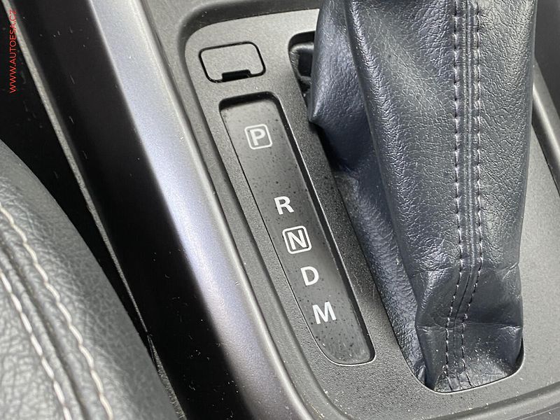 Suzuki Vitara (2019) 1.4B-Jet, Style, AT, panor - fotka 14 z 19