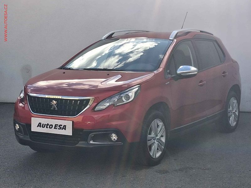 Peugeot 2008 (2017) 1.2 PT, Style, navi, TZ - fotka 3 z 18