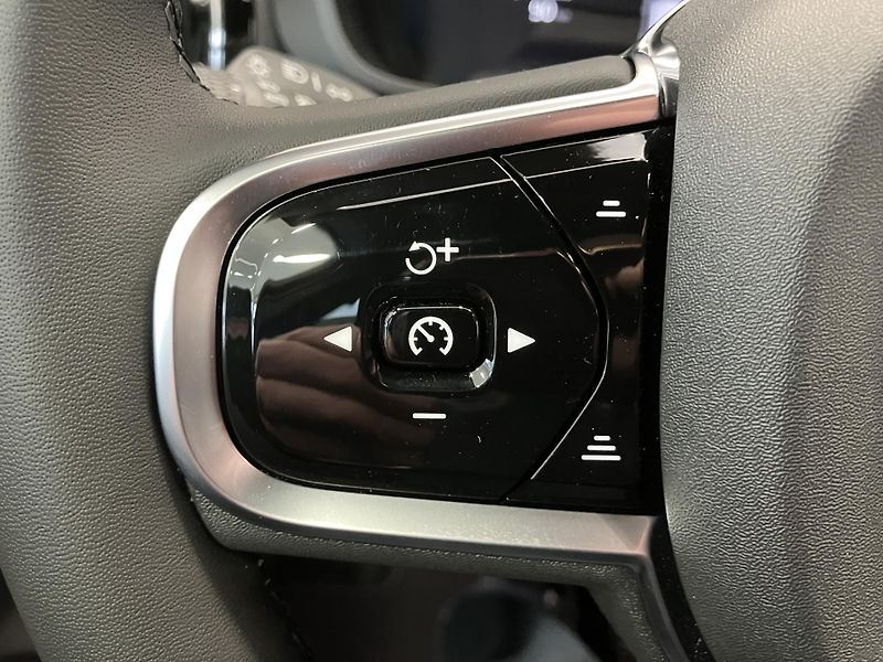 Volvo XC60 T6 AWD Black Edition Plus AT8 - fotka 22 z 40