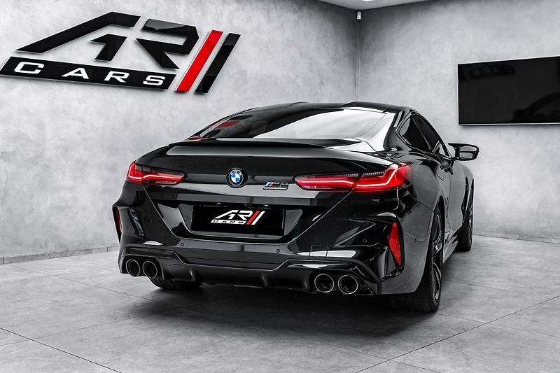 BMW M8 Coupe Competition Night Carbon - fotka 9 z 23