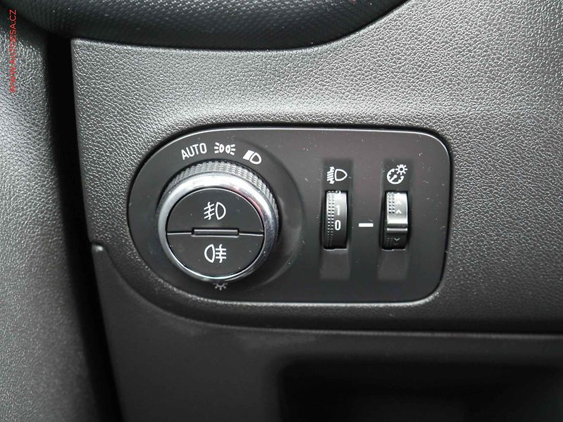 Opel Crossland X (2018) 1.2 PT, AC, tempo, park.asist - fotka 18 z 19