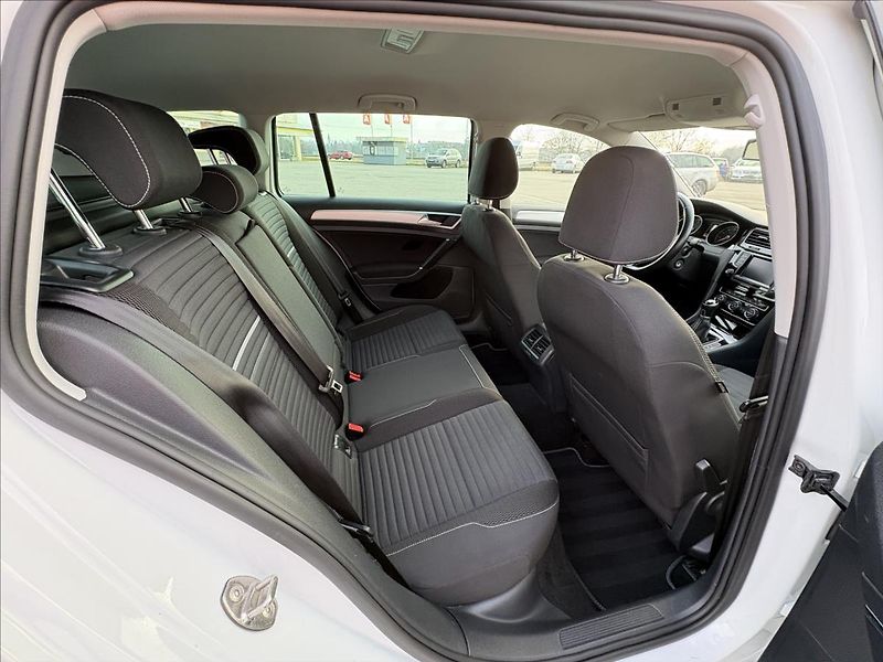 Volkswagen Golf 2,0 TDi 110kW CUP,Navi,Výhřev - fotka 32 z 40