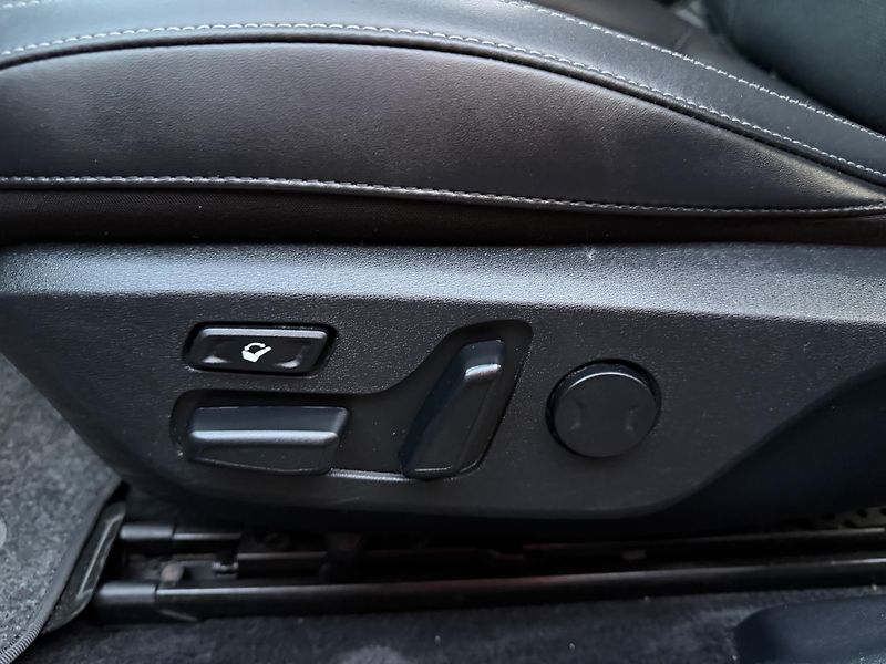 Kia EV6 (2023) PREMIUM-PLUS-AWD-SOH 96%-TOP - fotka 11 z 32