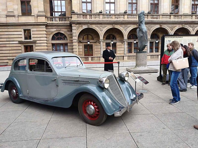 Automobil Z-5 Express ze sbírek Národního technického muzea, jímž jezdil nacisty popravený protektorátní premiér generál Alois Eliáš.