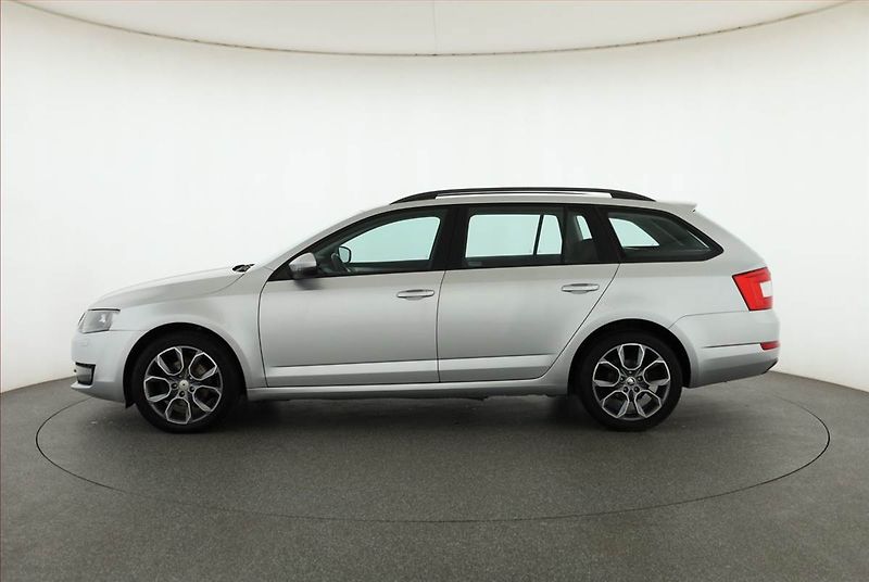 Škoda Octavia (2013) Elegance 2.0 TDI, Serv.kniha - fotka 3 z 16