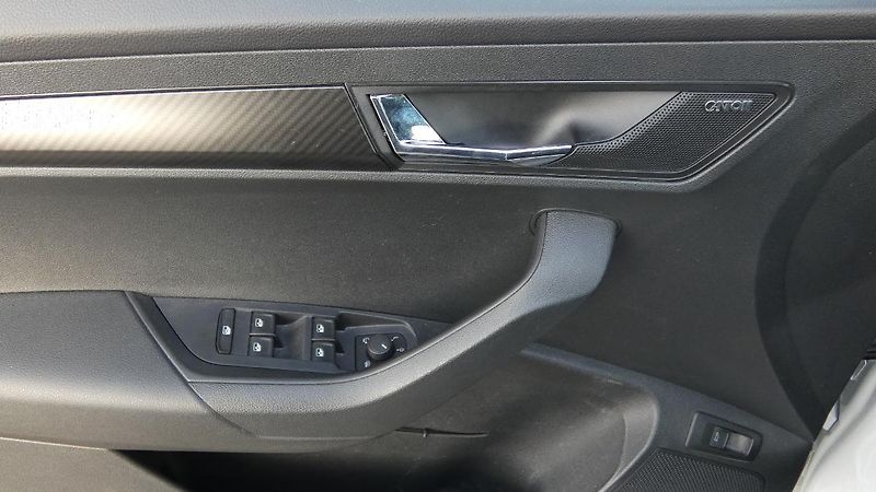 Škoda Karoq 1,5 TSI Sportline DSG - fotka 9 z 24