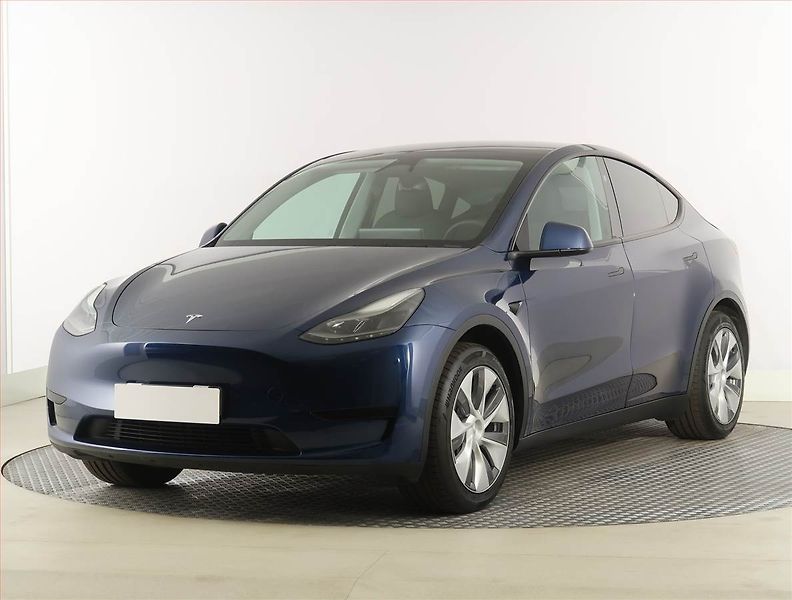 Tesla Model Y (2024) Standard LFP 64kWh, digi klima - fotka 2 z 33