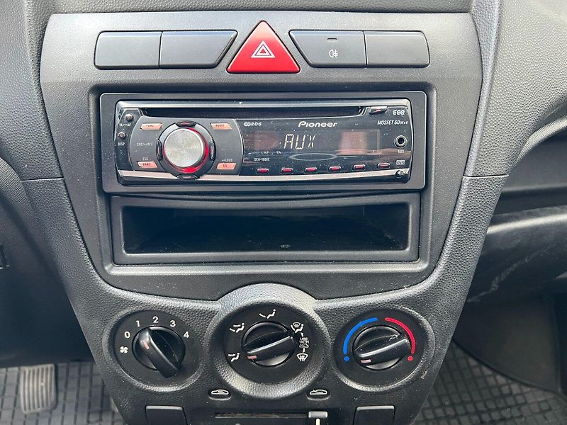 Kia Picanto (2008) 1.0i 46kW - fotka 13 z 15