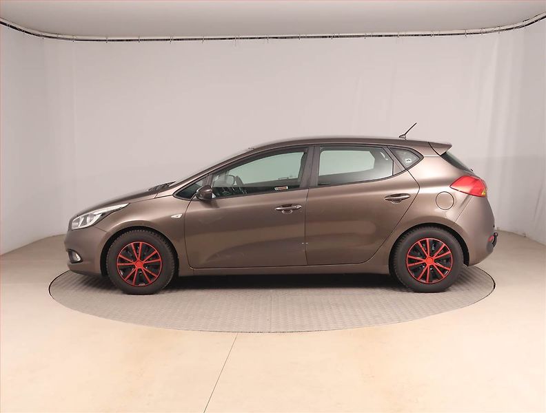 Kia Ceed (2013) 1.4 CVVT, Serv.kniha, Tempomat - fotka 3 z 14