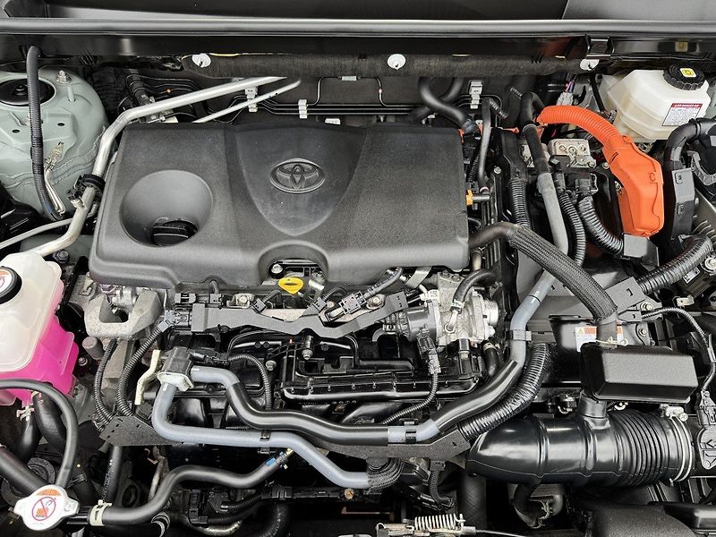 Toyota RAV4 (2023) 2.5HSD 4WD Hybrid Executive - fotka 33 z 49