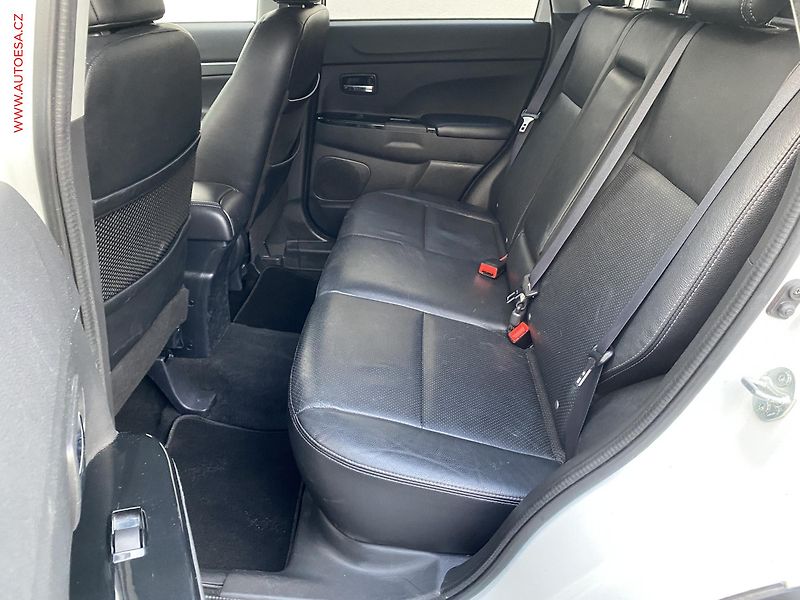 Peugeot 4008 (2016) 1.6 HDi 4x4, Style, xenon - fotka 10 z 19