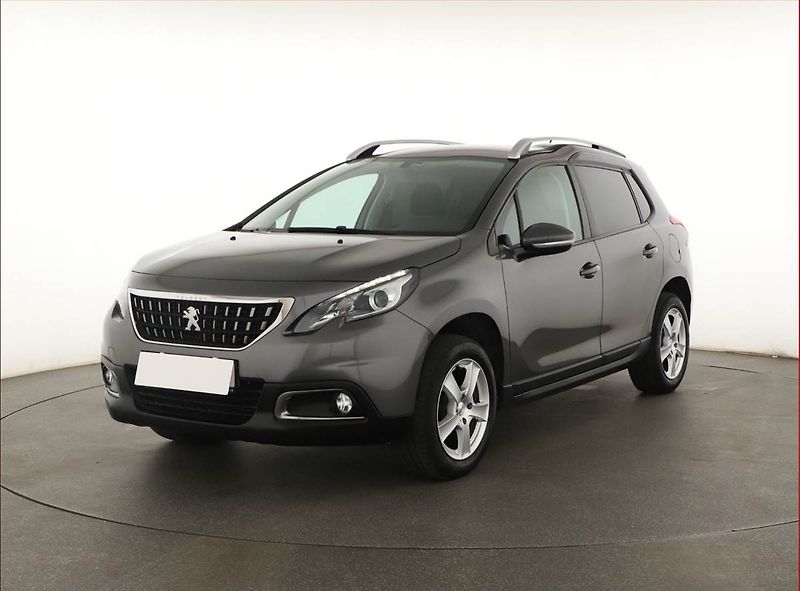 Peugeot 2008 (2018) 1.2 PureTech, Tempomat - fotka 2 z 16