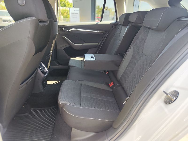 Škoda Octavia 2.0 TDI/85kW Style DSG - fotka 12 z 34