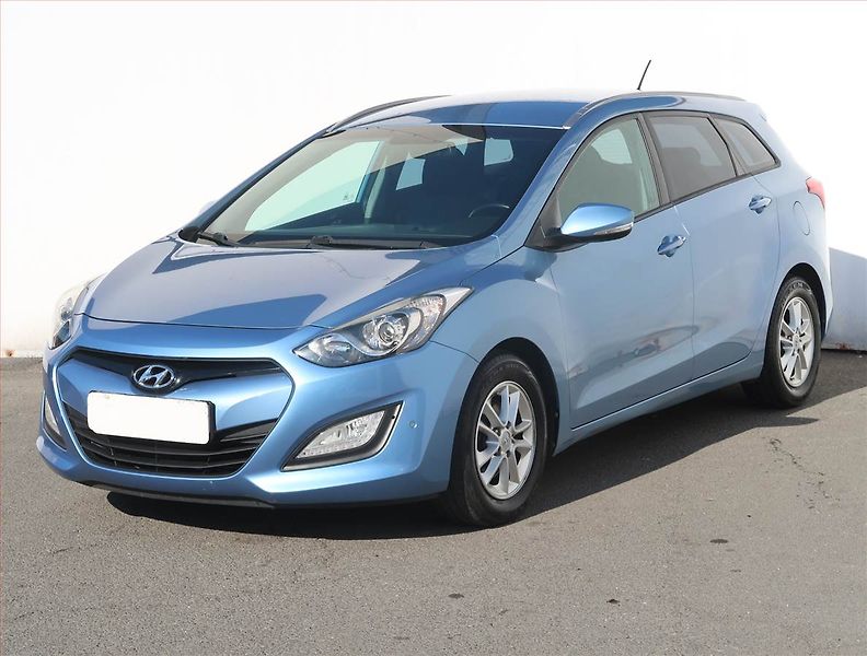 Hyundai i30 (2013) Trikolor 1.6 GDI, Serv.kniha - fotka 2 z 18