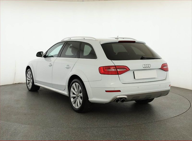 Audi A4 Allroad (2013) 2.0 TDI, 4X4, Automat - fotka 4 z 19