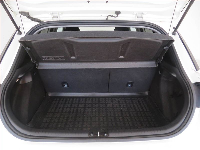 Hyundai i20 (2018) 1.2, Serv.kniha, Tempomat - fotka 13 z 16