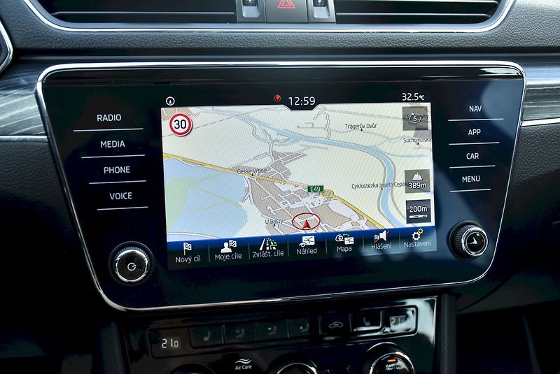 Škoda Superb (2020) Style 2.0 TDI 110kW DSG - fotka 17 z 34