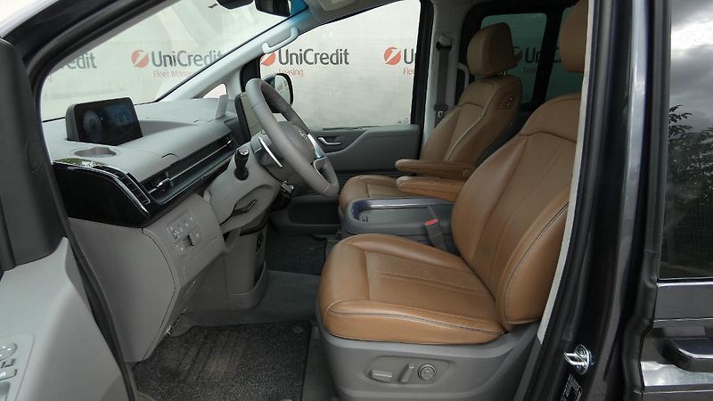 Hyundai Staria 2.2 CRDi Luxury 4x4 Auto - fotka 20 z 32