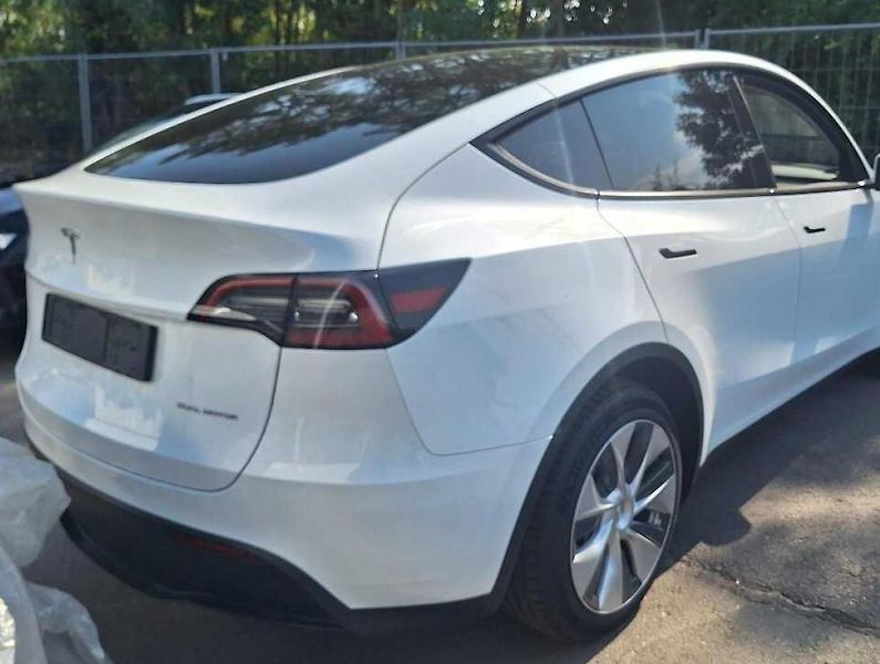 Tesla Model Y (2023) AWD Long Range    PŘIPRAVUJEME - fotka 4 z 9