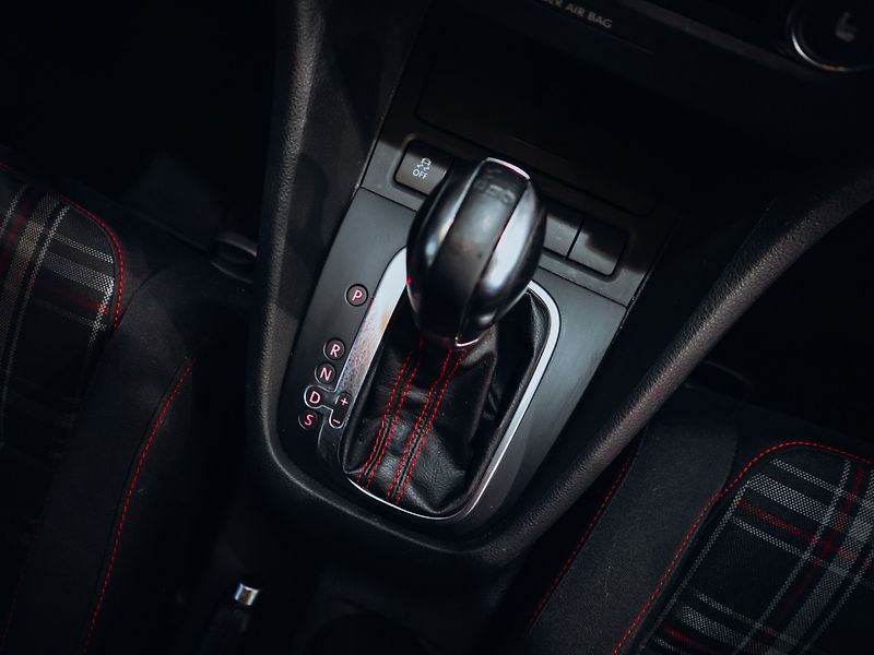 Volkswagen Golf GTI - fotka 22 z 27
